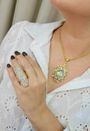 Colar Raridade Gold com pingente de strass boreal e veneziana dourado