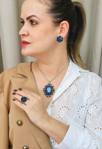 Colar Raridade silver com pingente de strass azul e veneziana prata
