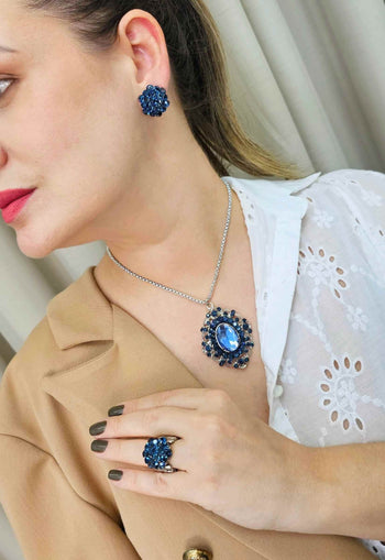 Colar Raridade silver com pingente de strass azul e veneziana prata