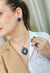 Colar Raridade silver com pingente de strass azul e veneziana prata