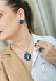 Colar Raridade silver com pingente de strass azul e veneziana prata