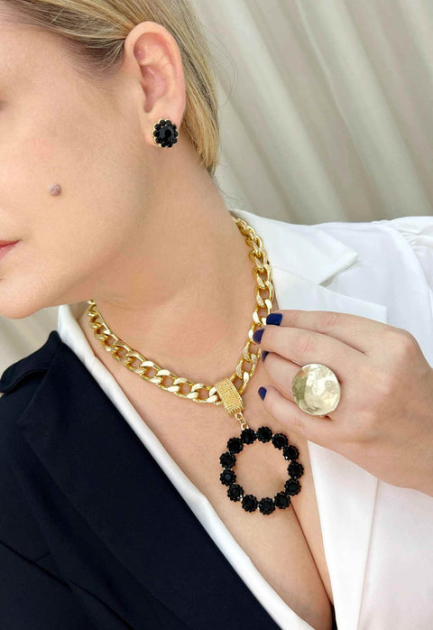 Maxi colar Raika Black com pingente preto e banho dourado