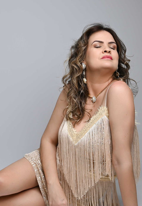 Colar Paulina de pingente com perolas e veneziana dourada