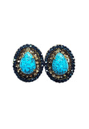 Brinco Antônia oval de pedras azuis e black diamond banhado no ouro velho