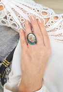 Anel Paloma oval de pedra peach com azul banhado no vintage