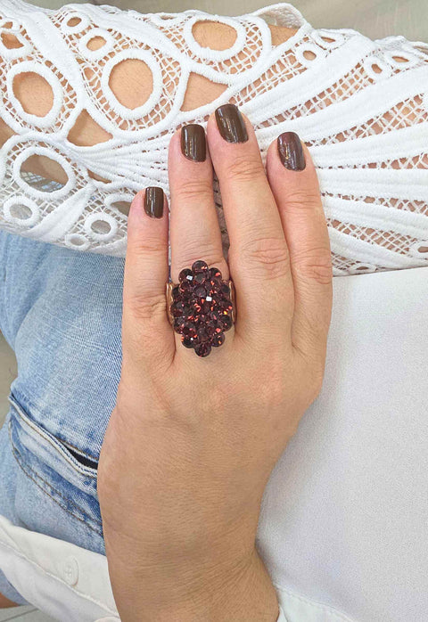 Anel Vintage Mabel com Strass Bordô Ajustável - Bijuteria Fina Artesanal