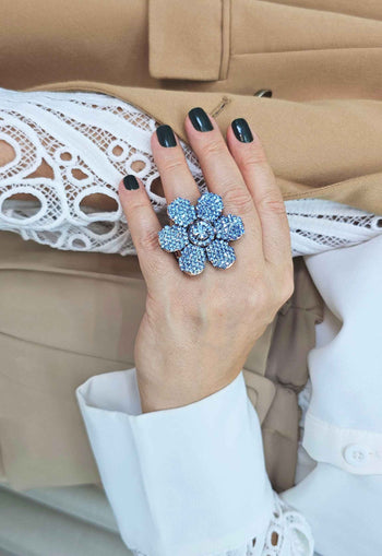 Anel Avelina jeans de flor com strass azuis banhado no vintage