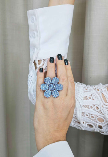 Anel Avelina jeans de flor com strass azuis banhado no vintage