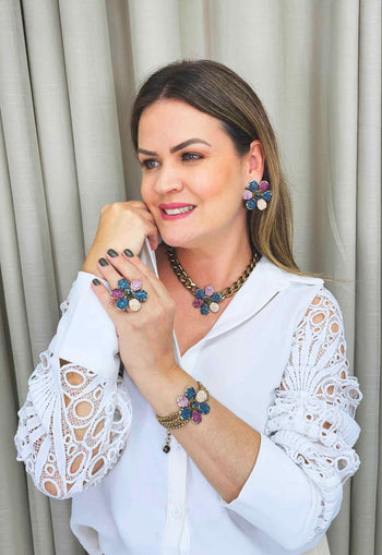 Anel Liz colors com pingente de flor colorida banhado no ouro velho