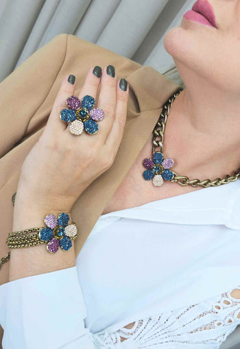 Anel Liz colors com pingente de flor colorida banhado no ouro velho