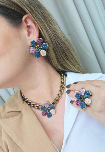 Anel Liz colors com pingente de flor colorida banhado no ouro velho