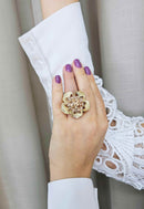 Anel Lira Gold de flor com pedras pêssego banhado no dourado