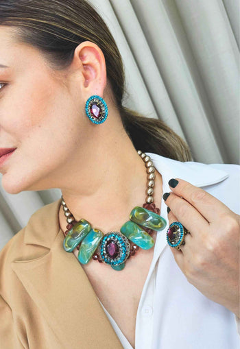 Anel Sublime oval com pedras ametista, blue zircon e black diamond banhado no ouro velho