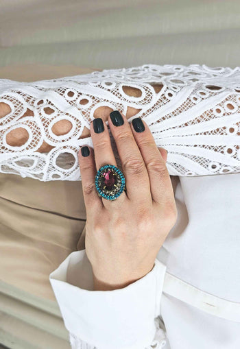 Anel Sublime oval com pedras ametista, blue zircon e black diamond banhado no ouro velho