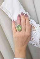 Anel Ester Menta com pedra oval e strass furta cor banhado no dourado