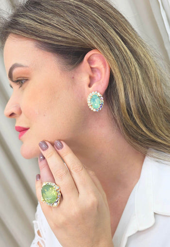 Anel Ester Menta com pedra oval e strass furta cor banhado no dourado