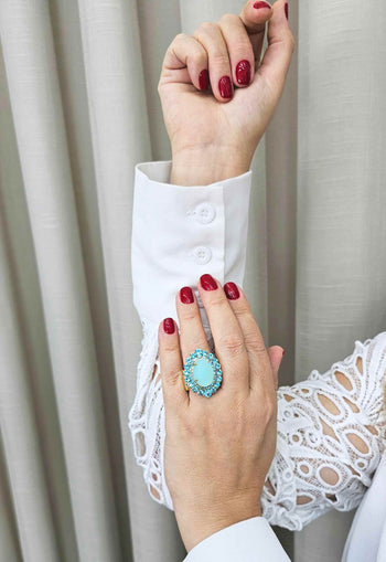 Anel Oásis oval de pedras azuis banhado no dourado