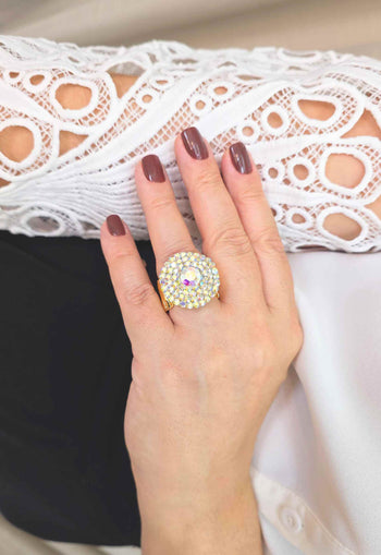 Anel Zilá: Redondo com Pedras Boreal no Dourado | Charme e Elegância
