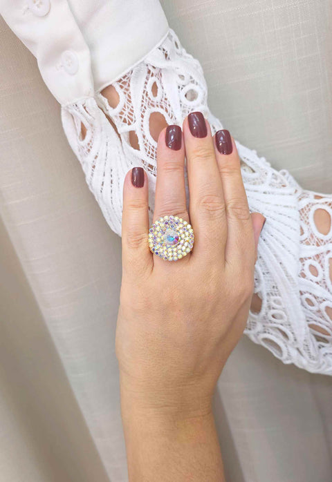 Anel Zilá: Redondo com Pedras Boreal no Dourado | Charme e Elegância