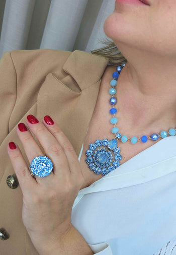 Anel Oceânica redondo de pedras azuis banhado no prata