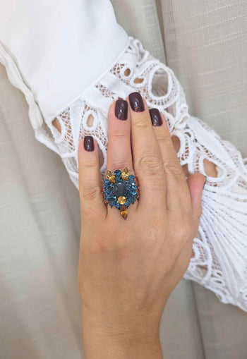 Anel Tarsila: Elegante com Pedras Âmbar e Azul Marinho no Vintage | Design Anatômico