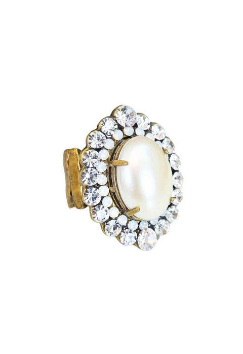 Anel Sandra: Elegante Oval de Pérola com Strass Cristal no Ouro Velho | Design Premium