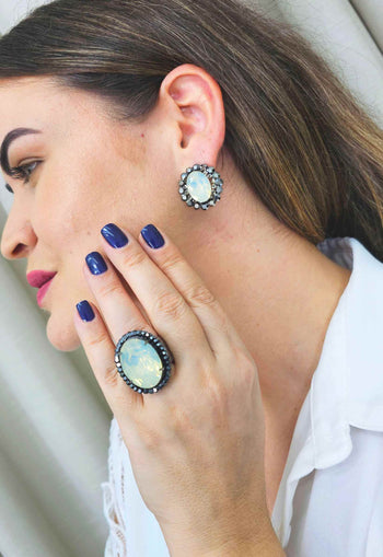 Anel Jenifer oval com pedra opal e hematite banhado no grafite