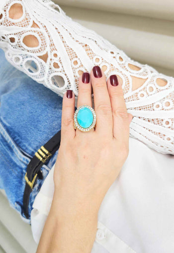 Anel Nina oval com pedras azul turquesa e cristal banhado no dourado