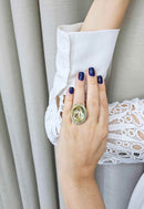 Anel Malta oval com pedras em verde claro banhado no dourado