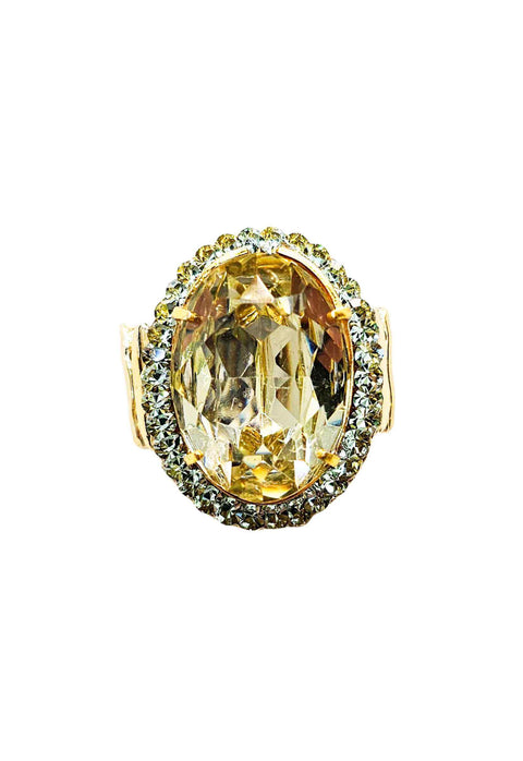 Anel Malta oval com pedras em verde claro banhado no dourado