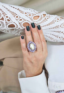 Anel Gisele oval com perola e pedras lilás banhado no vintage
