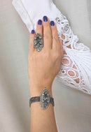 Anel Renata: Oval com Pedras Cinzas Banhado no Grafite | Look de Festa