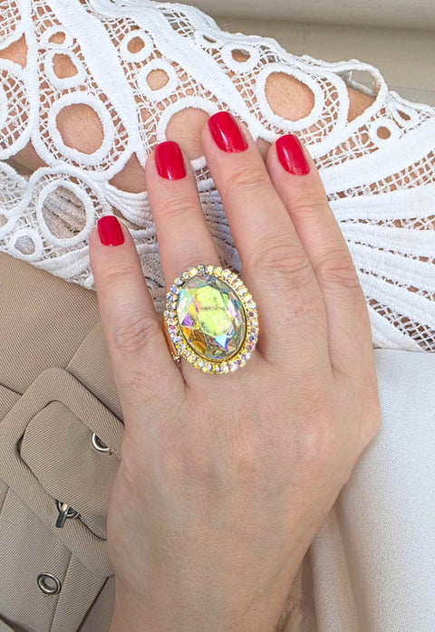 Anel Quero Mais gold oval de pedra boreal banhado no dourado