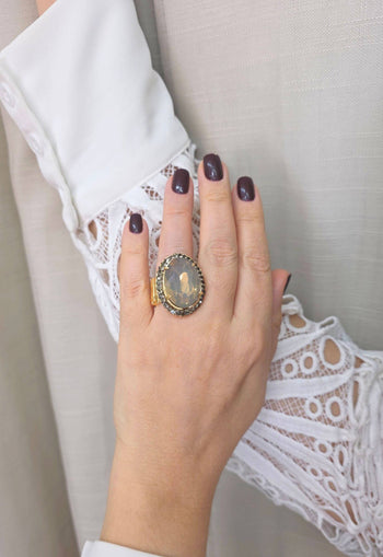 Anel Aurélia oval com pedra Opal e Black Diamond