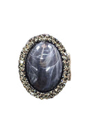 Anel Zoraide oval com pedra cinza e strass black diamond banhado no grafite