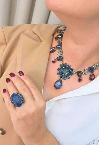 Anel Oval Patrimônio com Pedras Azul Marinho Ouro Velho Ajustável - Bijuteria Fina