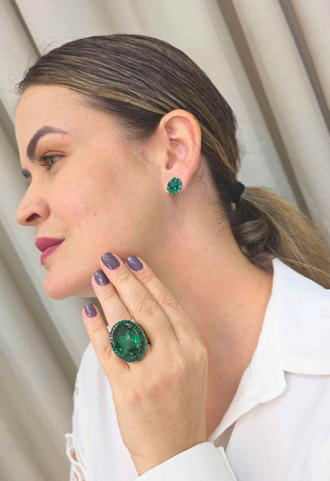 Anel Darla: Elegante Oval com Verde Esmeralda no Ouro Velho | Sahara Acessórios