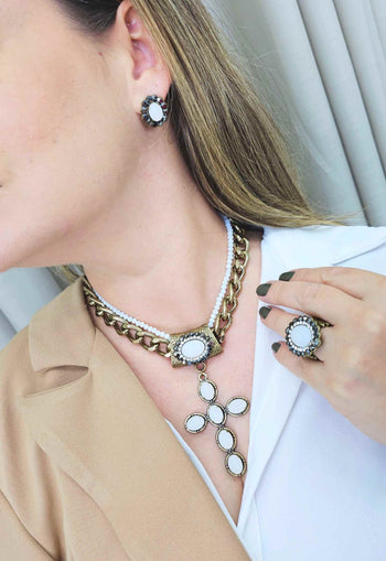 Anel Fascínio oval com pedra branca e hematite banhado no ouro velho