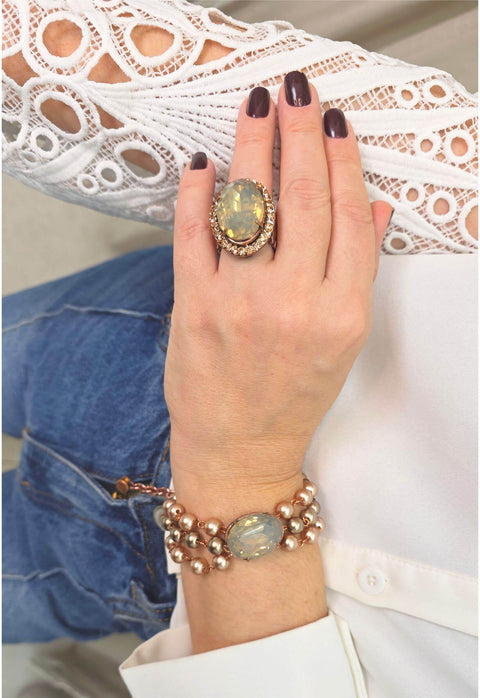Anel Sineide oval com pedras pessego banhado no vintage