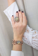 Anel Sineide oval com pedras pessego banhado no vintage
