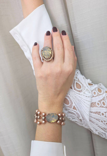 Anel Sineide oval com pedras pessego banhado no vintage