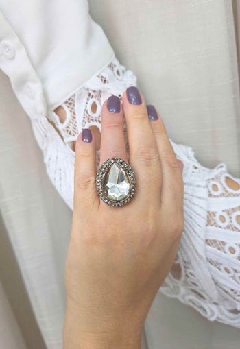 Anel Viviane: Elegante em Gota com Pedras Black Diamond no Vintage | Design By Sahara
