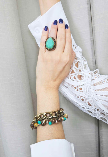 Anel Arminda oval com pedra verde e smoked banhado no ouro velho