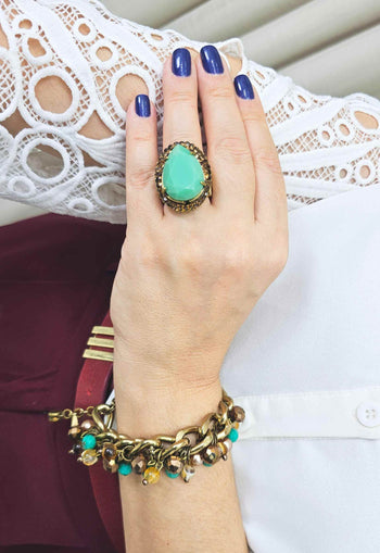 Anel Arminda oval com pedra verde e smoked banhado no ouro velho