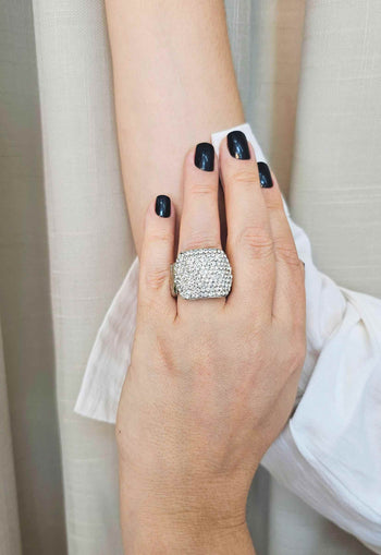 Anel Estela retangular com pedras cristais banhado no prata