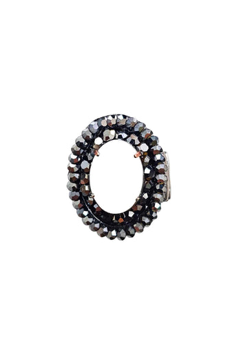 Anel Valquíria oval com pedra leitosa e strass hematite banhado no grafite