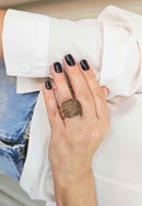 Anel Estela retangular com pedras smoked banhado no vintage