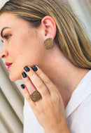 Anel Estela retangular com pedras smoked banhado no vintage