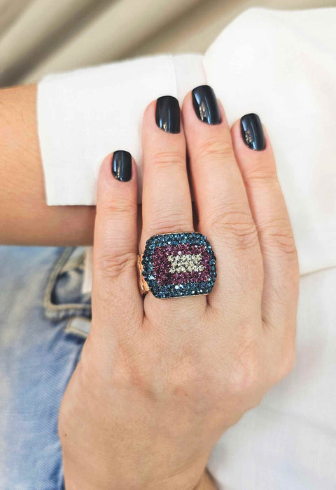 Anel Estela retangular com pedras coloridas banhado no vintage