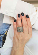 Anel Estela retangular com pedras black diamond banhado no prata